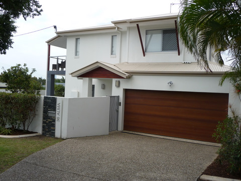 STUNNING AS NEW 3 BEDROOM DUPLEX - TOTAL PRIVACY-JUST LIKE A HOME! Picture 1