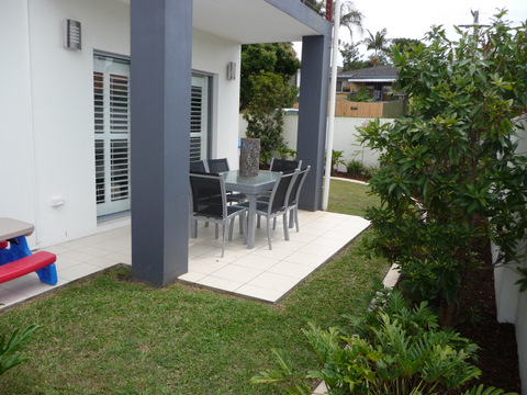 STUNNING 3 BEDROOM DUPLEX IN BRILLIANT QUIET POSITION.JUST LIKE A HOUSE-TOTAL PRIVACY. Picture 3