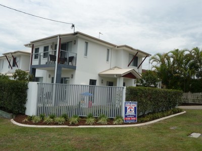 STUNNING 3 BEDROOM DUPLEX IN BRILLIANT QUIET POSITION.JUST LIKE A HOUSE-TOTAL PRIVACY. Picture