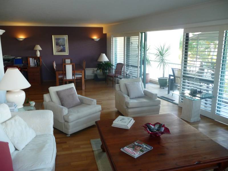 IF YOU WANT A MASSIVE LIVING AREA (9.2m. wide) IN A PRESTIGE BUILDING-THIS IS IT!! INSPECT SAT.& SUN.12-12:30P.M. Picture 1