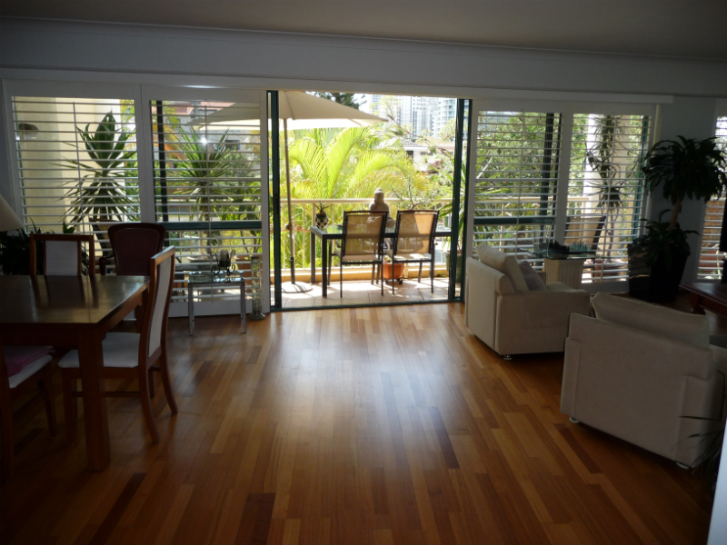 IF YOU WANT A MASSIVE LIVING AREA (9.2m. wide) IN A PRESTIGE BUILDING-THIS IS IT!! INSPECT SAT.& SUN.12-12:30P.M. Picture 2