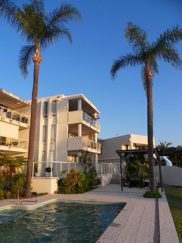 HIDDEN TREASURE! Riverfront Gem in Le Mer! Picture 1