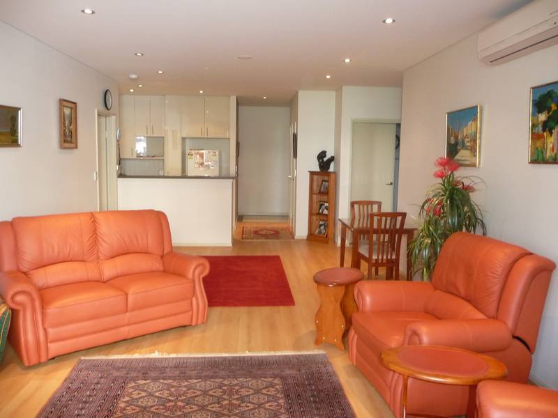 LOOK AT THIS! ABSOLUTELY AS NEW 2 BEDROOM UNIT - BEAUTIFULLY PRESENTED, QUIET & PEACEFUL Picture 2