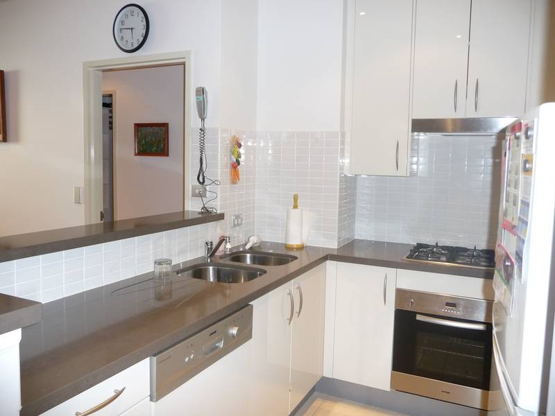 LOOK AT THIS! ABSOLUTELY AS NEW 2 BEDROOM UNIT - BEAUTIFULLY PRESENTED, QUIET & PEACEFUL Picture 3