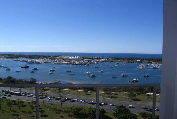 ENORMOUS (151sqm.) 2 BEDROOM PLUS STUDY UNIT WITH FOREVER BROADWATER & OCEAN VIEWS Picture 2