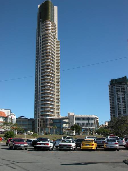 ABSOLUTELY STUNNING 3 BEDROOM SUB PENTHOUSE Picture 1