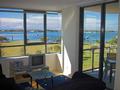 PENTHOUSE STYLE 2 BEDROOM APARTMENT DIRECTLY OPPOSITE THE BROADWATER Picture