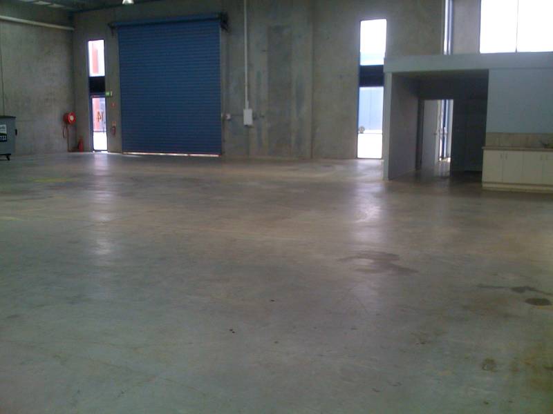 100 + amps per phase!! Picture 2