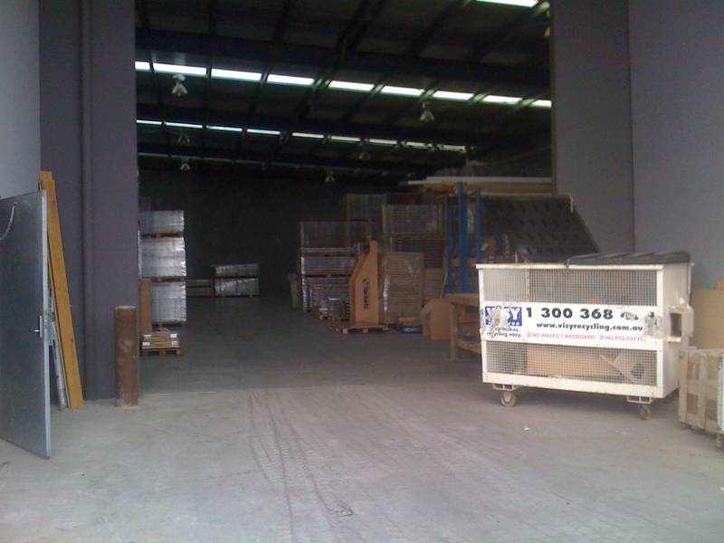 Central distribution with hardstand Picture 3