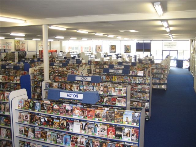 Large Retail Showroom Picture 2