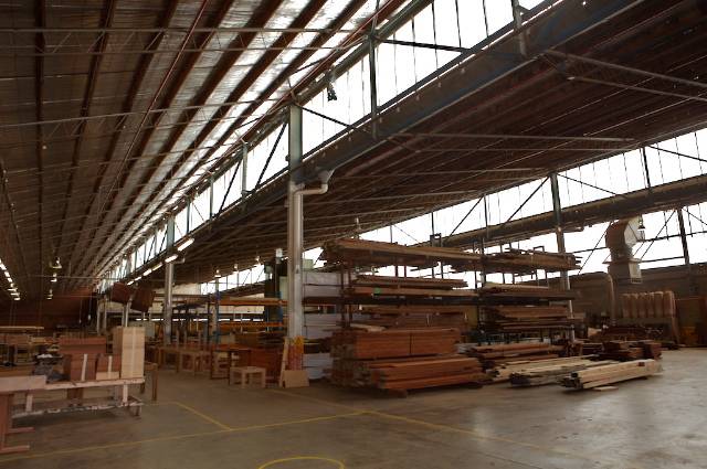 Massive warehouse on city fringe. Picture 3