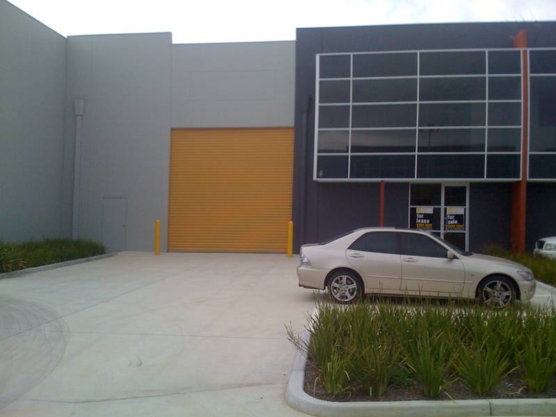 Off Cooper Street Picture 1