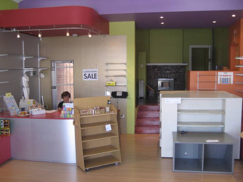 Retail plus Apartment Picture 3