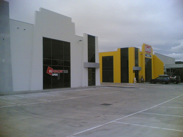 Showroom on Old Geelong Rd Picture 1