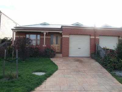 Cute cottage in Suburbia Picture Cute cottage in Suburbia Picture