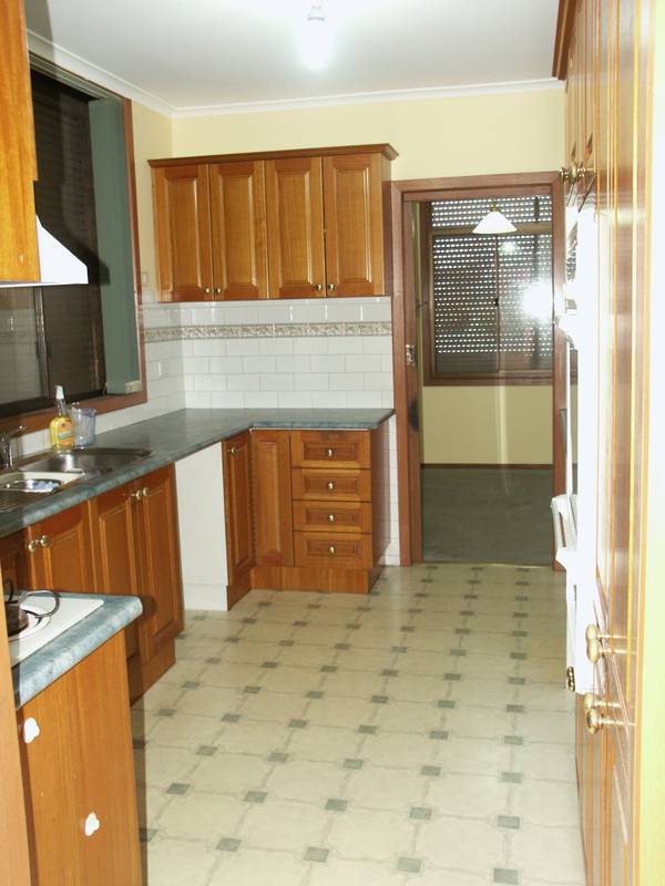 Only 800metres from the train station! Picture 3