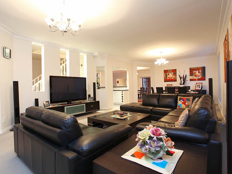 Luxury Living on a Grand Scale Picture 2