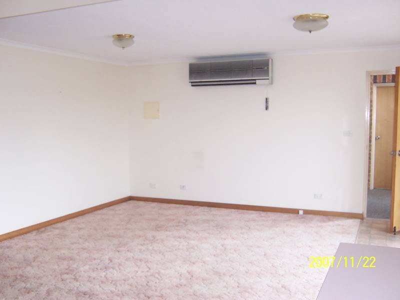 FANTASTIC LOCATION! Picture 3