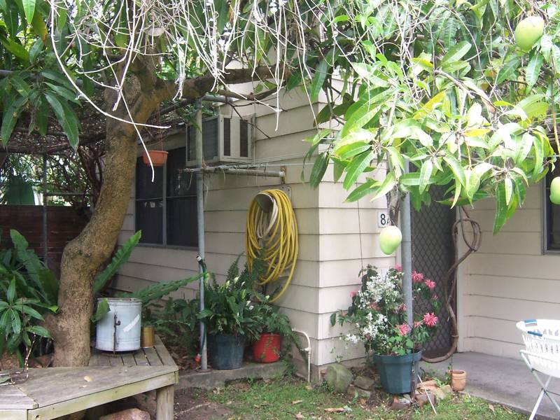 FULLY FURNISHED BEDSIT Picture 2