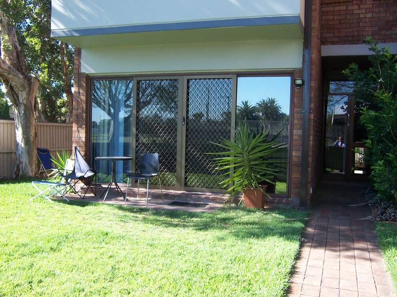 MOVE STRAIGHT IN! Picture 1