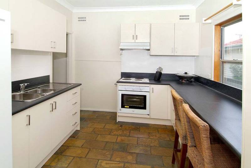 STUDENT SHARE ACCOMODATION - 1 ROOM AVAILABLE Picture 3