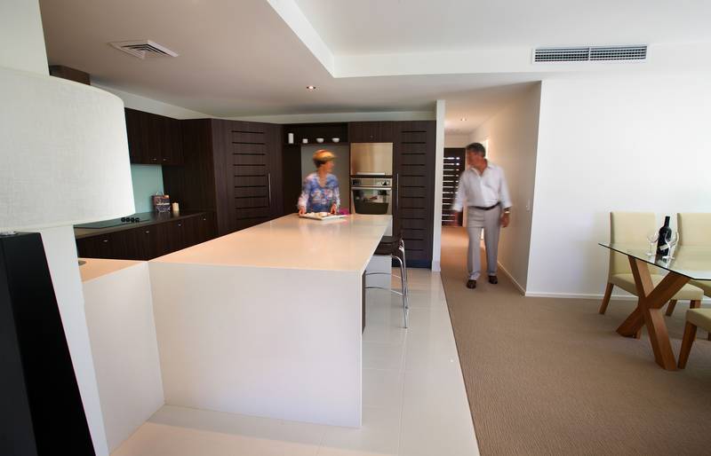 Sophisticated Living By The Beach! Picture 3