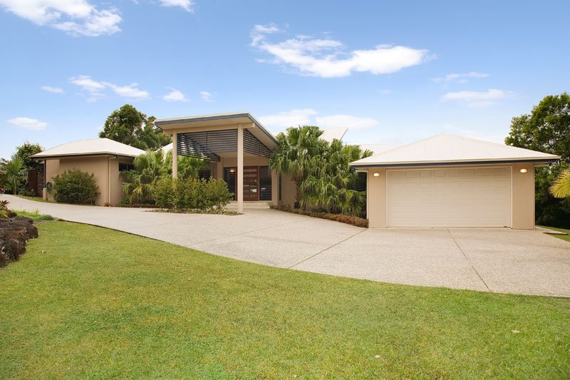 PRIVATE BUDERIM ACREAGE WITH OCEAN VIEWS Picture 1