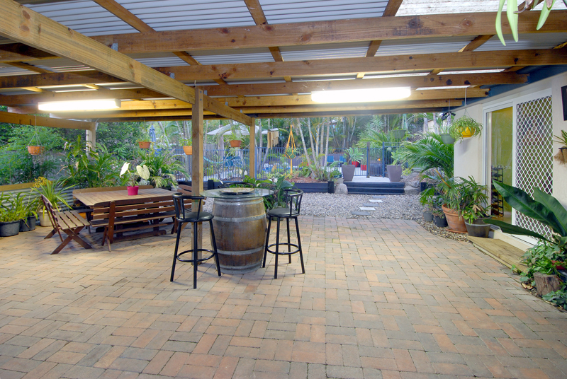 ENTERTAINER ALERT - NORTH BUDERIM Picture 3