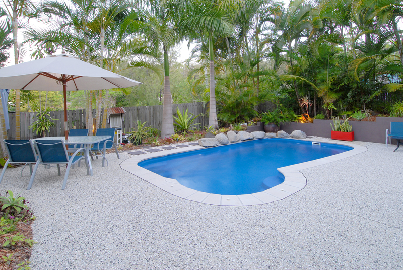 ENTERTAINER ALERT - NORTH BUDERIM Picture 2