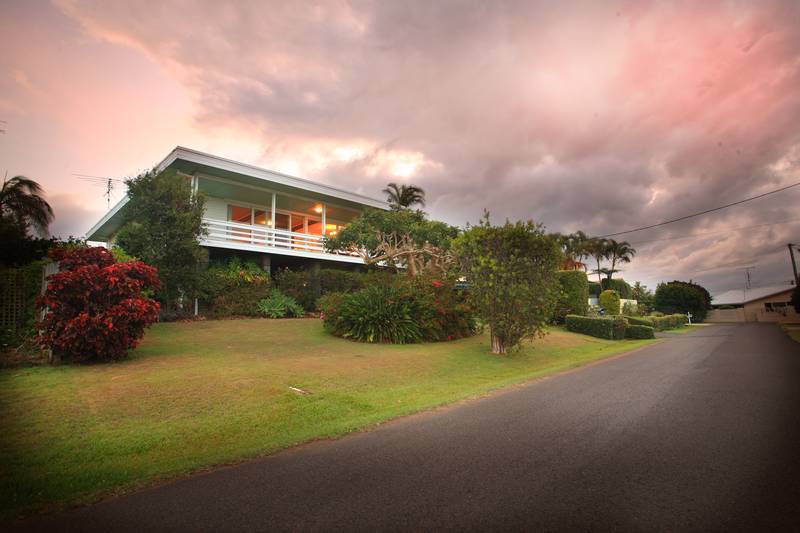 OLD HOME ON OCEAN-VIEW BLOCK - ON BUDERIM! Picture 2