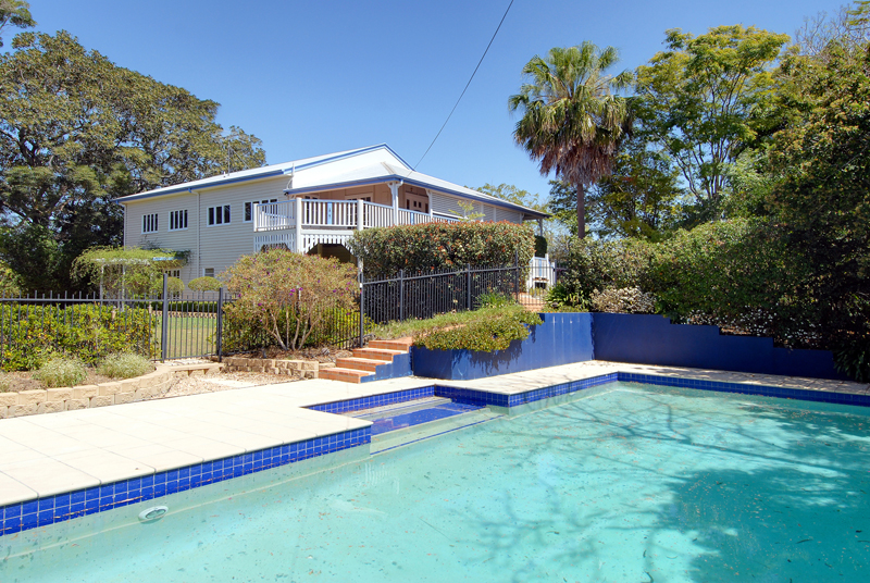 BIG HOUSE ON THE PRAIRIE! Picture 2