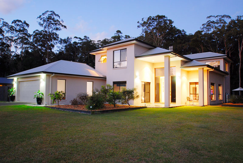 CONTEMPORARY, LOW-MAINTENANCE ACREAGE LIVING Picture 3