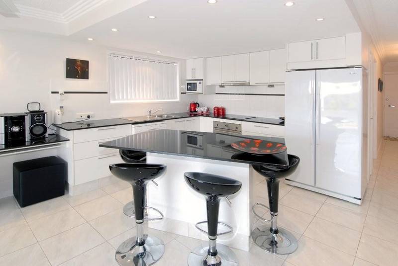 100 STEPS TO BEAUTIFUL ALEX BEACH Picture 2