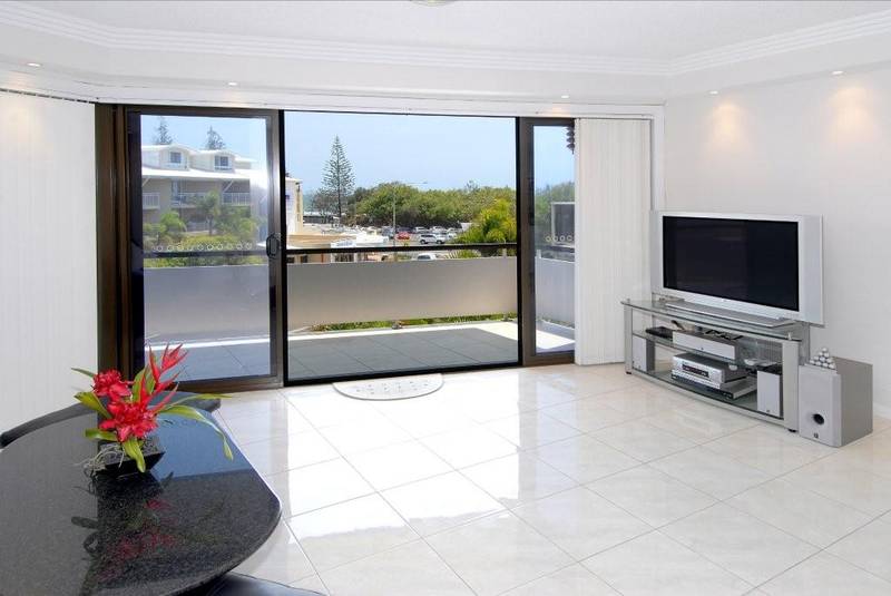 100 STEPS TO BEAUTIFUL ALEX BEACH Picture 3