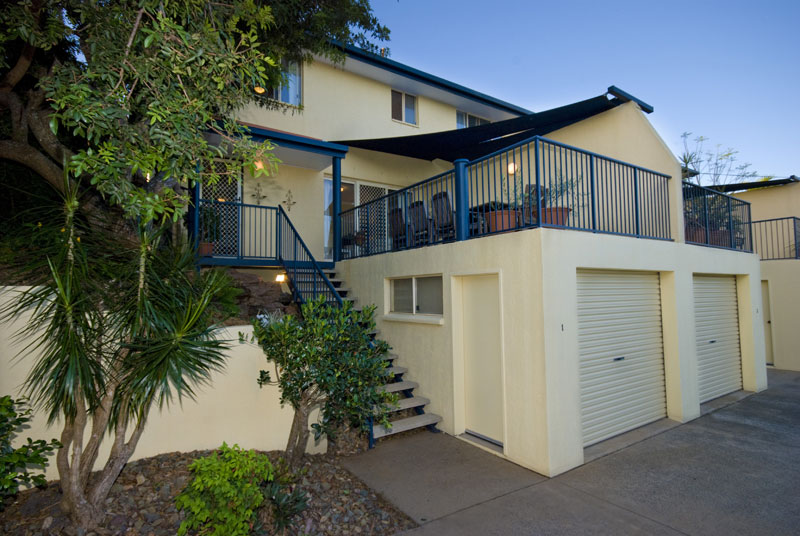 BUDERIM TOWNHOUSE WITH OCEAN & HINTERLAND VIEWS Picture 1