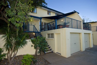 BUDERIM TOWNHOUSE WITH OCEAN & HINTERLAND VIEWS Picture