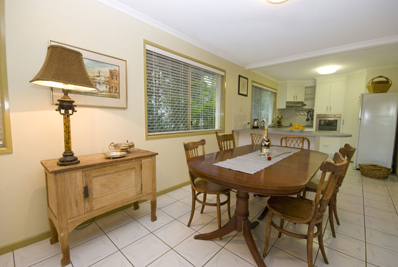 BUDERIM TOWNHOUSE WITH OCEAN & HINTERLAND VIEWS Picture 2