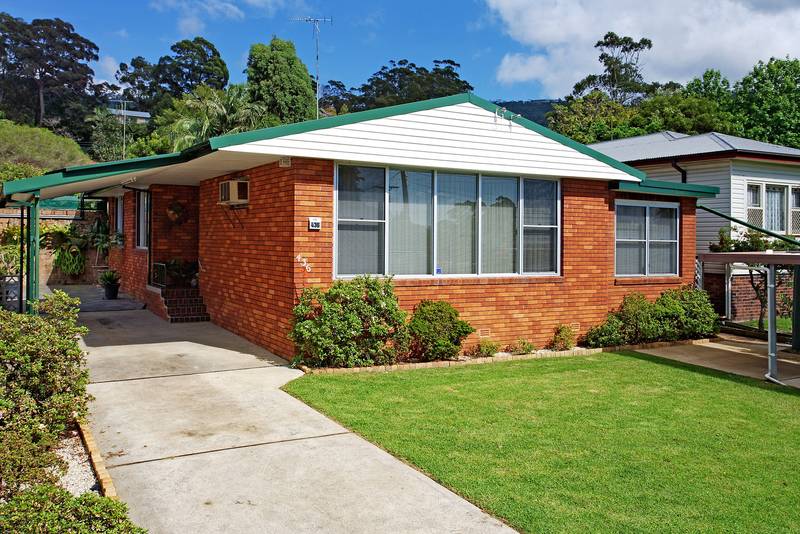 LARGE, ORIGINAL FAMILY HOME Picture 2