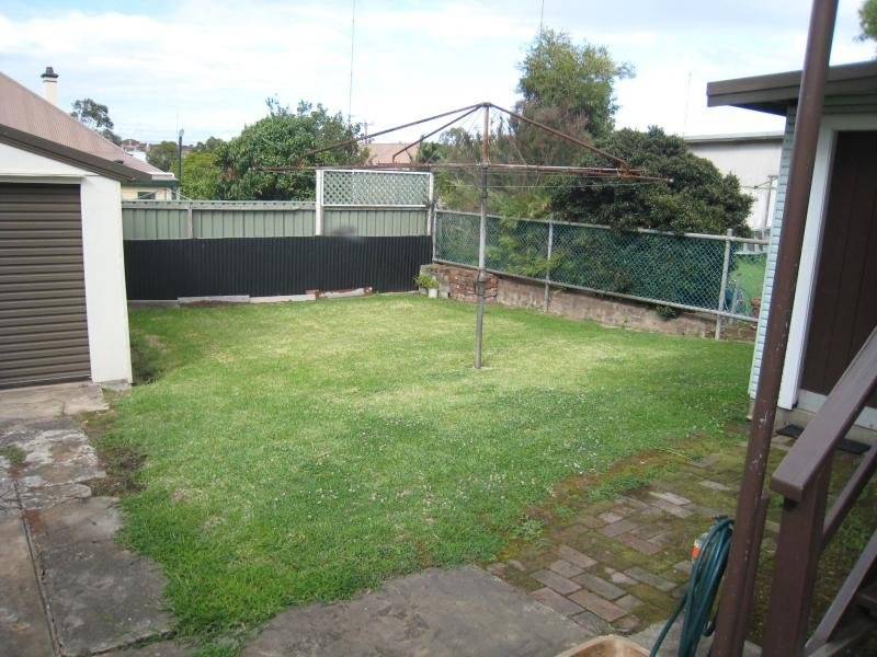 ONE BEDROOM HALF HOUSE Picture 3