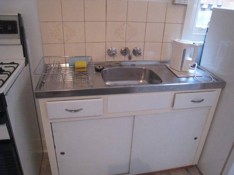 ONE BEDROOM HALF HOUSE Picture 2