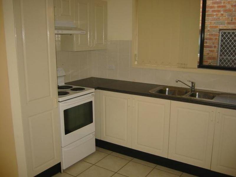 THREE BEDROOM TOWNHOUSE Picture 2