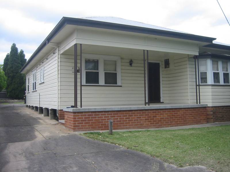 LARGE FULLY FURNISHED HOME Picture 1