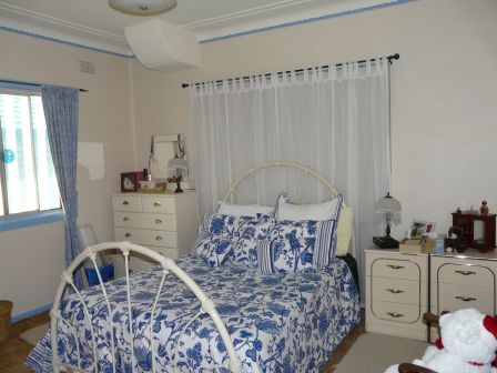 Close To Uni! Picture 3