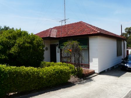 Close To Uni! Picture 1