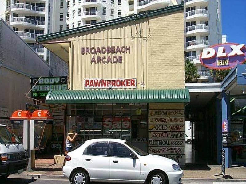 BROADBEACH - SMALL SHOP FOR LEASE Picture 1