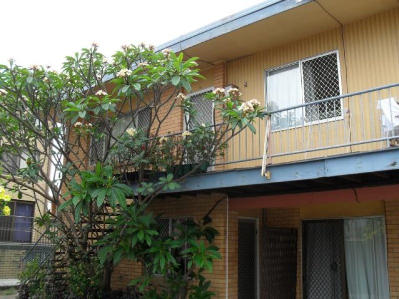 A Golden Opportunity To Invest In Beautiful Broadbeach - 1 Block To The Beach Picture 1