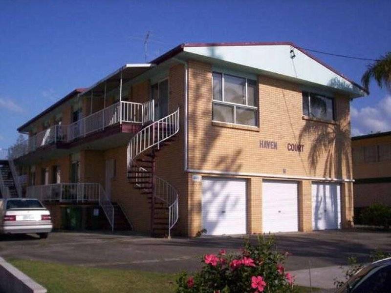 BLOCK OF FLATS - DOWNTOWN SURFERS - WATER VIEWS FROM THE STREET LEVEL Picture 1