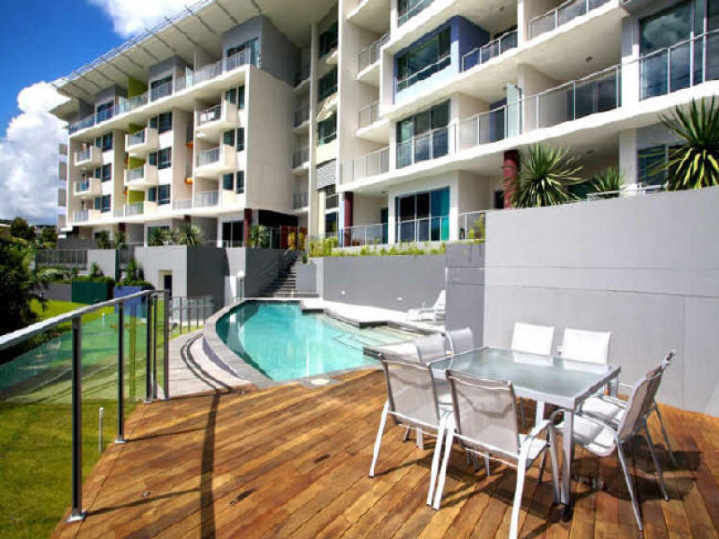 Contemporary Urban Style Living Picture 1