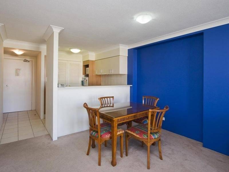 IMMACULATE PRESENTATION - BEACHSIDE LUXURY Picture 3