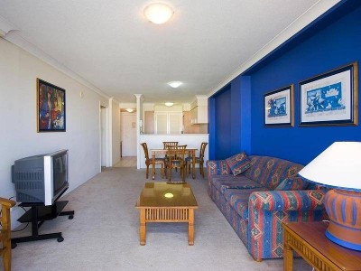 IMMACULATE PRESENTATION - BEACHSIDE LUXURY Picture